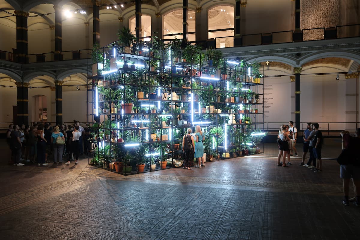 ラディカルな開かれた美術館「グロピウス・バウ」