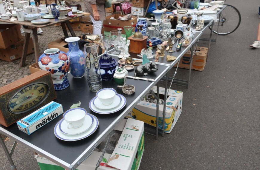 6月17日通りの蚤の市