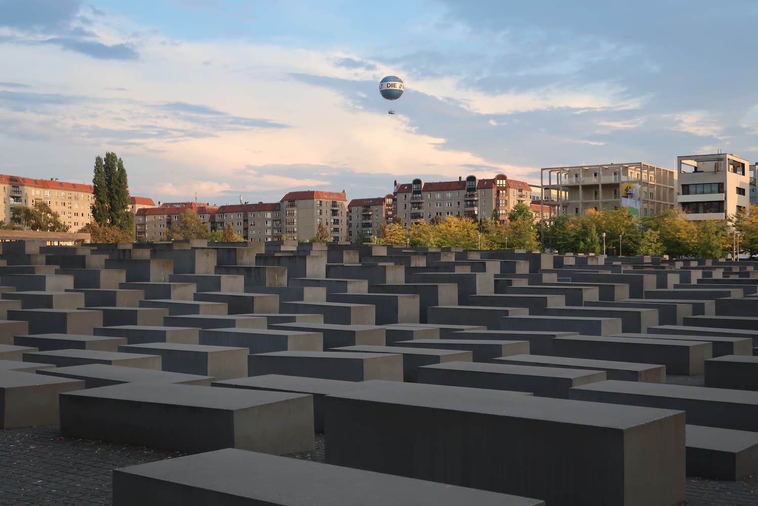ホロコーストの悲劇を感じられる場所「ホロコースト記念碑」 （虐殺されたヨーロッパのユダヤ人のための記念碑）