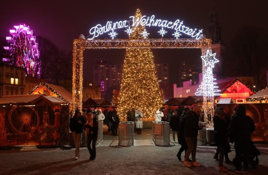 ベルリンで開催される赤の市庁舎のクリスマスマーケット