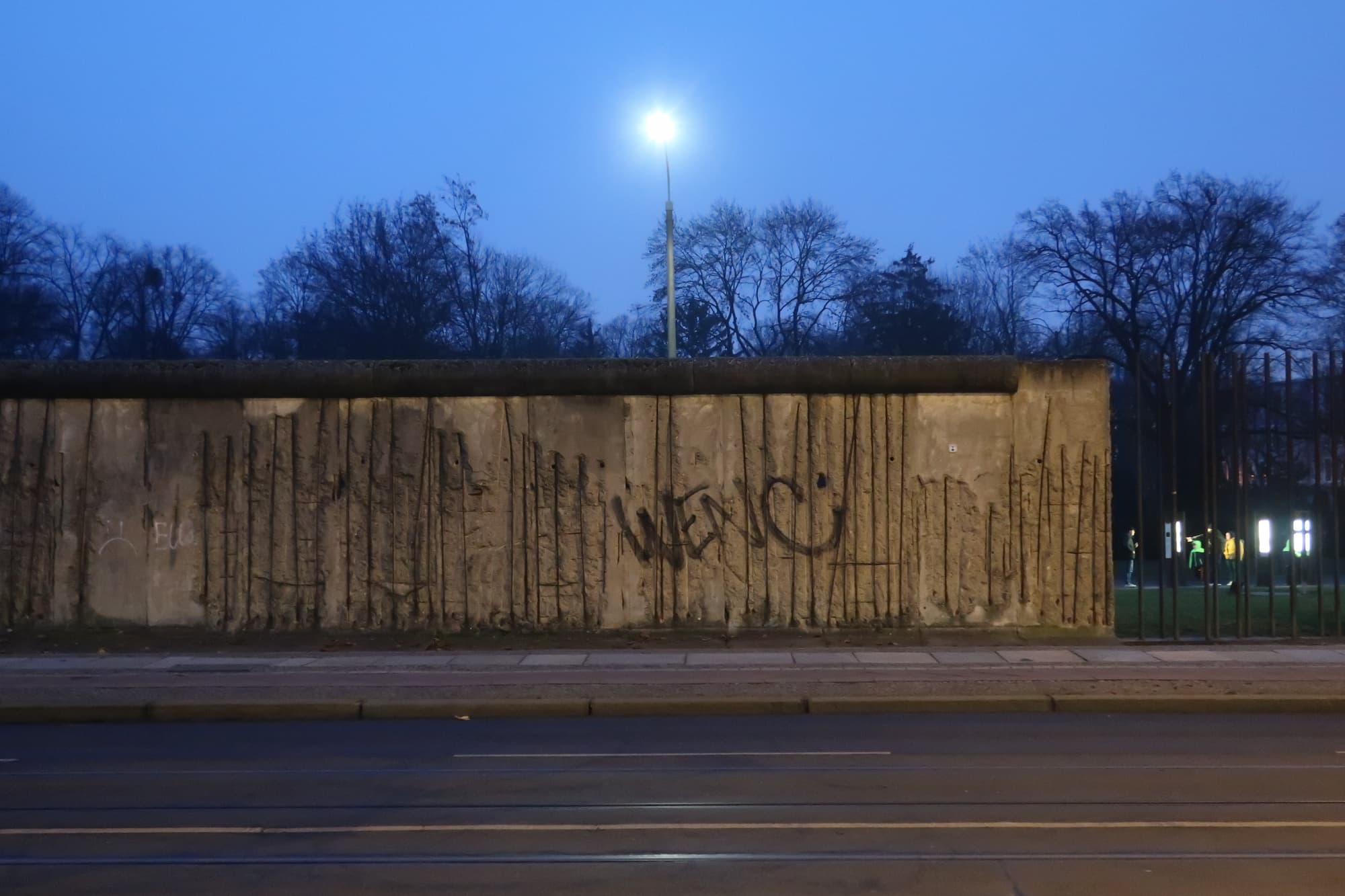 ベルリンの壁はなぜ築かれたのか。壁が築かれた理由を解説