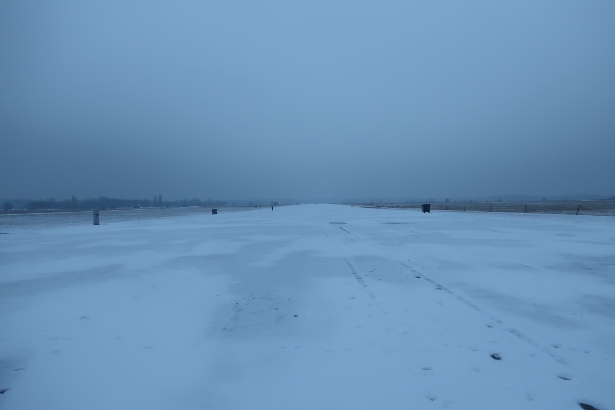 ベルリン・ブランデンブルク国際空港が悪天候のため離発着を見合わせ中(2026年2月6日)